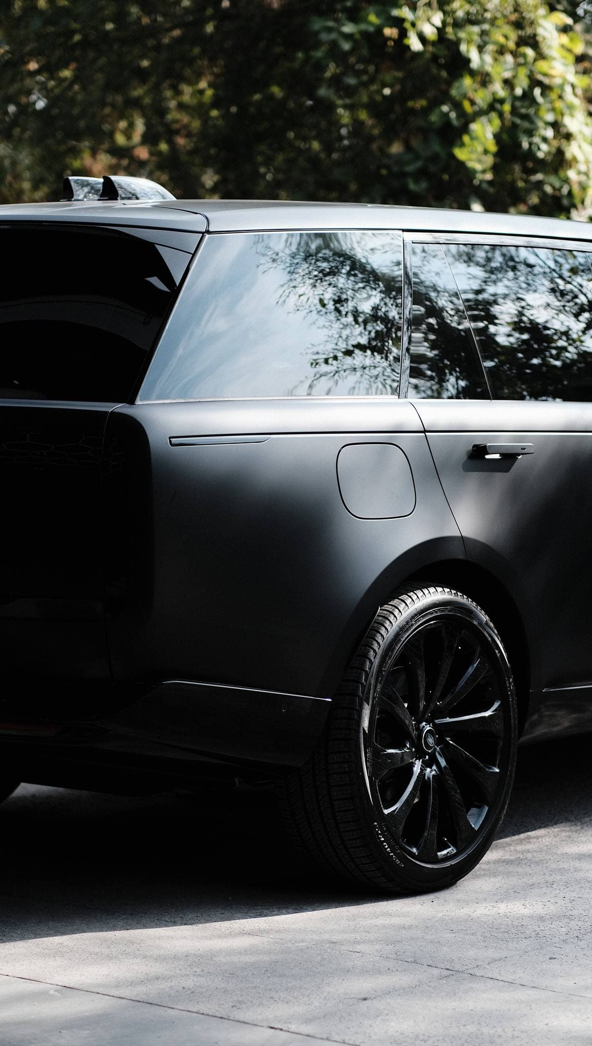 A black Range Rover